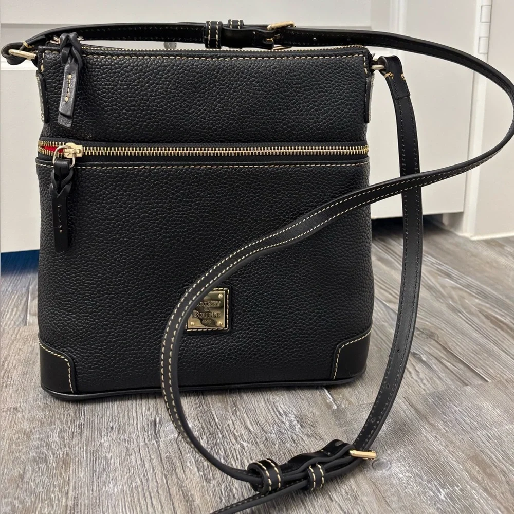 Dooney&Bourke crossbody purse - Picture 1 of 7